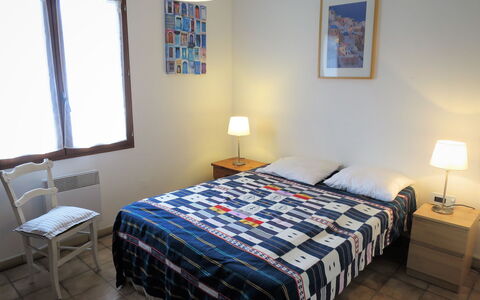 Caberal: Möbel, Eigentum, Fenster, Komfort, Textil, Holz, Beleuchtung, Interior Design, Bettrahmen