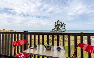 Cabourg Plage 450.19: Pflanze, Himmel, Wolke, Fenster, Gebäude, Berg, Hochland, Haus, Baum, Grundstueck