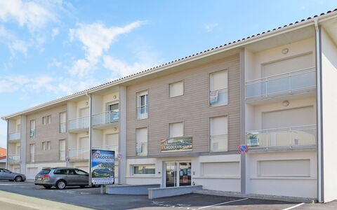 Vieux-Boucau 612: Himmel, Rad, Wolke, Eigentum, Gebäude, Fenster, Auto, Fahrzeug, Haus