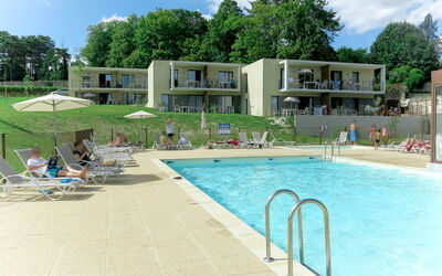 Chinon 604: Schwimmbad, Eigentum, Freizeit, Wohngebiet, Freizeitzentrum, Gebäude, Grundeigentum, Resort, Haus, Wohnung
