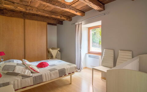 La Salesse: Möbel, Komfort, Gebäude, Holz, Interior Design, Fussboden, Flooring, Bettrahmen, Schatten, Fenster
