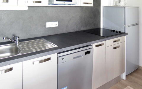 La Plagne 632: Countertop, Küche, Cabinetry, Zimmer, Eigentum, Möbel, Sinken, Major Appliance, Haushaltsgerät, Schublade