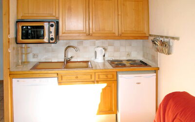 Flaine Forêt 2 (Fla121) 629.2: Countertop, Cabinetry, Küche, Zimmer, Möbel, Eigentum, Herd, Mikrowelle, Major Appliance, Küchengerät