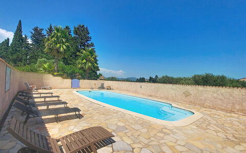 Mas du Combaud: Blau, Schwimmbad, Resort, Gartenmöbel, Schatten, Hotel, Eco Hotel, Tropen, Villa