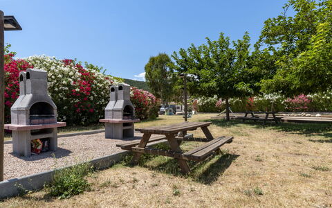 Favone 603: Landschaft, Garten, Schatten, Landscaping, Garten, Park, Outdoor Struktur, Walkway, Bank