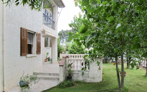 Casa Antoinette: Eigentum, Haus, Grün, Baum, Gebäude, Grundeigentum, Die Architektur, Zuhause, Nachbarschaft, Gras