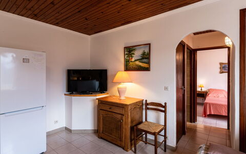 Filippi: Möbel, Eigentum, Bilderrahmen, Azurblau, Holz, Beleuchtung, Interior Design, Komfort, Fussboden, Flooring