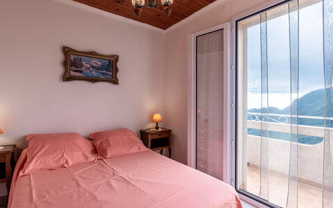 Filippi: Möbel, Eigentum, Bilderrahmen, Azurblau, Holz, Beleuchtung, Interior Design, Komfort, Fussboden, Flooring