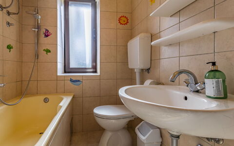 Vladimir: Zapfhahn, Armatur, Sinken, Bad Sink, Eigentum, Grün, Spiegel, Badezimmer, Lila, Interior Design