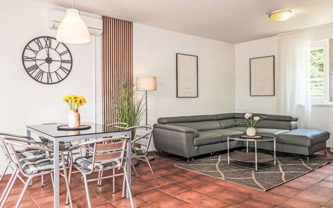 Igor: Möbel, Interior Design, Flooring, Fussboden, Tabelle, Stuhl, Couch, Zimmer, Wohnzimmer, Küche & Esszimmer Tisch