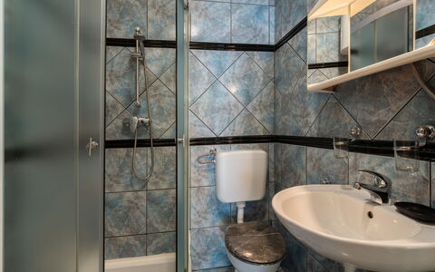 Ana: Interior Design, Armatur, Flooring, Fussboden, Sinken, Bad Sink, Zimmer, Installation, Zapfhahn, Badezimmer