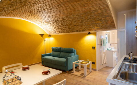 Ernestina: Tabelle, Couch, Möbel, Eigentum, Komfort, Holz, Gebäude, Interior Design, Wohnzimmer, Studio Couch