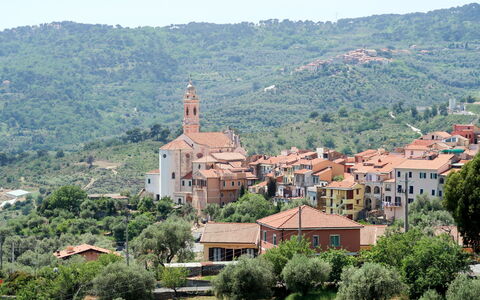 Lorenzo: Bergdorf, Bergstation, \Stadt, Dorf, Menschliche Siedlung, Hügel, Ländliches Gebiet, Tourismus, Baum, Stadt