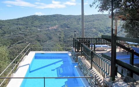 Ciappai (Ptb140): Schwimmbad, Eigentum, Wasser, Freizeit, Baum, Urlaub, Haus, Gebäude, Berg