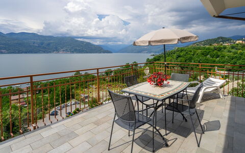 Montesole: Eigentum, Balkon, Grundeigentum, Haus, Gebäude, Urlaub, Wohnung, Tabelle, Möbel, Zimmer