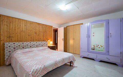 Serena: Möbel, Eigentum, Gebäude, Komfort, Azurblau, Holz, Textil, Bett, Haus