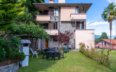 Gera Lario 679: Pflanze, Himmel, Wolke, Gebäude, Eigentum, Fenster, Baum, Grundstueck, Haus, Gras