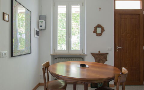 La Coccinella: Zimmer, Eigentum, Möbel, Interior Design, Tabelle, Gebäude, Fussboden, Haus, Fenster, Daylighting