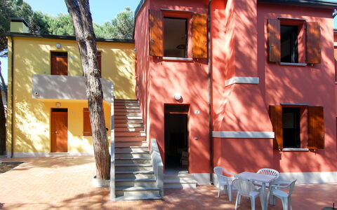 Rosolina Mare 642: Zuhause, Haus, Eigentum, Gebäude, Die Architektur, Fassade, Baum, Grundeigentum, Wohngebiet, Zimmer