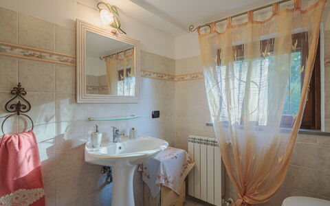 Grande Quercia: Spiegel, Armatur, Zapfhahn, Eigentum, Sinken, Bad Sink, Badezimmer, Badezimmerschrank, Holz, Interior Design