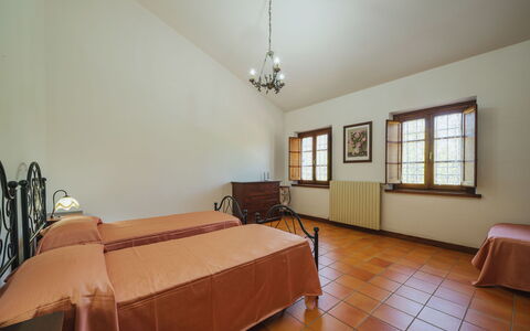 Buratto: Eigentum, Fenster, Gebäude, Holz, Komfort, Beleuchtung, Interior Design, Wohnzimmer, Haus, Halle