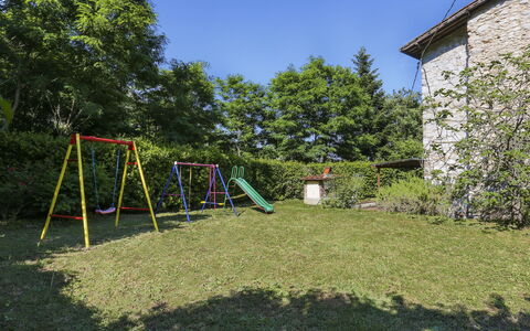 Girasole: Himmel, Pflanze, Baum, Schatten, Grundstueck, Gras, Wiese, Gebäude, Freizeit, Landschaft