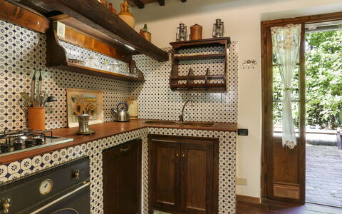 Girasole: Gebäude, Eigentum, Holz, Cabinetry, Countertop, Haus, Interior Design, Küche, Die Architektur, Holzbeize