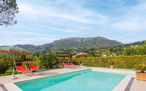 Verde Versilia: Wasser, Wolke, Himmel, Pflanze, Gebäude, Eigentum, Schwimmbad, Natur, Azurblau, Stuhl