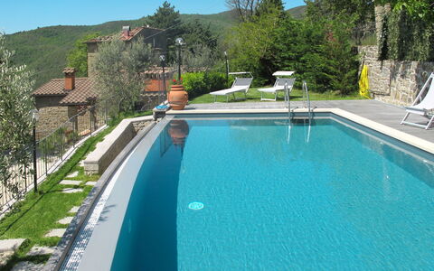 Capanna: Wasser, Pflanze, Daytime, Himmel, Gebäude, Schwimmbad, Baum, Gewässer, Freizeit, Schatten
