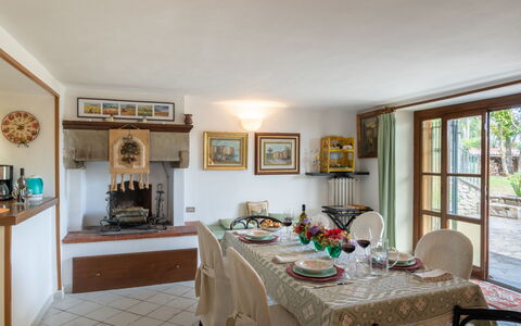 Cadellura: Tabelle, Bilderrahmen, Möbel, Eigentum, Fenster, Stuhl, Holz, Geschirr, Interior Design, Wohnzimmer