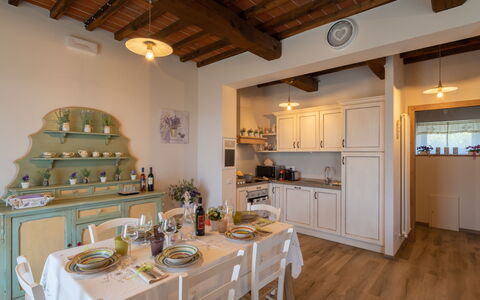 Pianelli: Countertop, Eigentum, Cabinetry, Möbel, Tabelle, Küche, Küchengerät, Holz, Interior Design, Beleuchtung