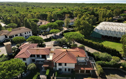 Palazzeta Ii: Pflanze, Eigentum, Himmel, Gebäude, Baum, Die Architektur, Urban Design, Grundstueck, Vegetation, Fenster
