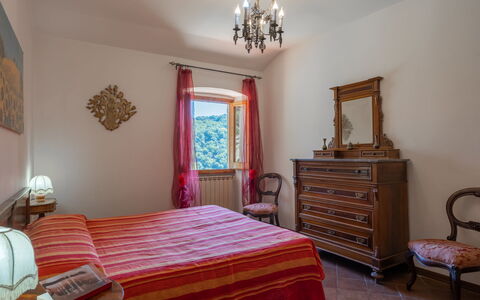Podere le Ripe: Schlafzimmer, Zimmer, Möbel, Eigentum, Bett, Bettdecke, Bettrahmen, Interior Design, Grundeigentum, Fussboden