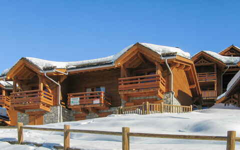 Valmeinier 606: Zuhause, Blockhaus, Schnee, Winter, Eigentum, Haus, Grundeigentum, Dach, Gebäude, Abstellgleis