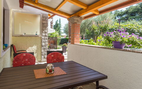 Poreč 649: Eigentum, Gebäude, Zimmer, Grundeigentum, Haus, Deck, Veranda, Terrasse, Möbel, Zuhause