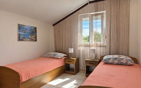 Krk Krk 669: Interior Design, Möbel, Bett, Fussboden, Schlafzimmer, Flooring, Holz, Zimmer, Decke, Textil