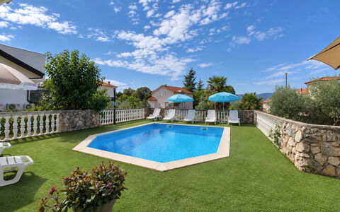 Krk Krk 669: Blau, Schwimmbad, Resort, Landscaping, Estate, Garten, Schatten, Gartenmöbel, Villa, Eco Hotel