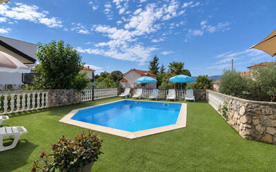 Krk Krk 669: Blau, Schwimmbad, Resort, Landscaping, Estate, Garten, Schatten, Gartenmöbel, Villa, Eco Hotel
