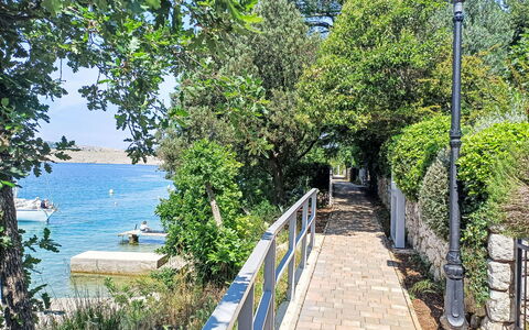 Crikvenica Jadranovo 610: Vegetation, Küsten Und Ozeanische Forms, Küste, Schatten, Zaun, Garten, Ufer, Walkway, Reservoir