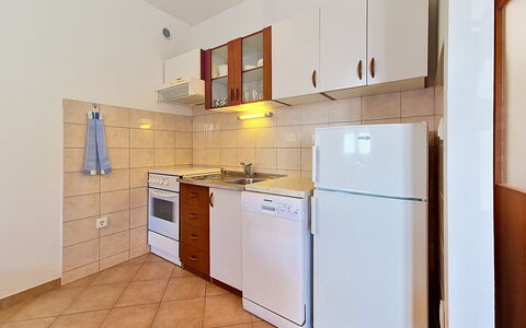 Trogir 668: Flooring, Fussboden, Holz, Major Appliance, Interior Design, Decke, Küchengerät, Küche, Zimmer, Wohnung