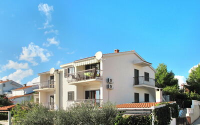 Trogir 668: Eigentum, Haus, Gebäude, Wohngebiet, Zuhause, Grundeigentum, Himmel, Die Architektur, Wohnung, Nachbarschaft