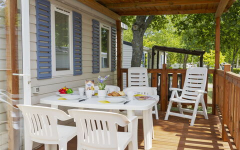 Balatonfüred 603: Holz, Veranda, Möbel, Holzbeize, Deck, Tisch Im Freien, Küche & Esszimmer Tisch, Schatten, Stuhl, Gartenmöbel