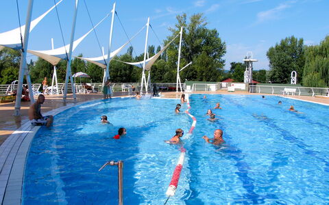 Balatonfured 603: Wasser, Himmel, Schwimmbad, Erholung Im Freien, Baum, Wolke, Freizeit, Erholung, Sport, Ballspiel