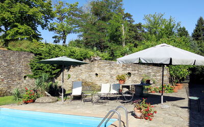 Acqui Terme 604: Eigentum, Schwimmbad, Haus, Gebäude, Schatten, Hinterhof, Grundeigentum, Urlaub, Garten, Terrasse