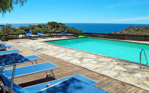 San Lorenzo al Mare 639: Schwimmbad, Eigentum, Resort, Azurblau, Himmel, Urlaub, Grundeigentum, Türkis, Haus, Estate