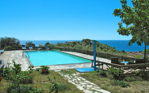 San Lorenzo al Mare 639: Wasser, Pflanze, Himmel, Schwimmbad, Natürliche Landschaft, Baum, Botanik, Gartenmöbel, Vegetation, Gras