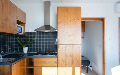 Mandorlo (Slr401) 640.2: Cabinetry, Möbel, Gebäude, Countertop, Holz, Interior Design, Küchengerät, Regale, Fussboden, Küche