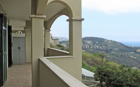 Pietra Ligure 612: Eigentum, Gebäude, Die Architektur, Grundeigentum, Haus, Balkon, Wohnung, Zimmer, Bogen, Estate