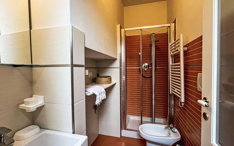 Gallesio (Flg213): Flooring, Interior Design, Fussboden, Zimmer, Decke, Armatur, Holzbeize, Toilette, Design, Hartholz
