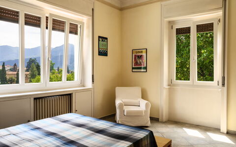 Del Sole: Zimmer, Eigentum, Decke, Interior Design, Möbel, Gebäude, Fussboden, Haus, Wand, Schlafzimmer